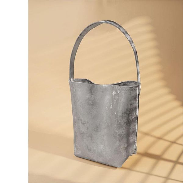 Borsa tote in vera pelle da donna 2024 Nuova spalla singola cinese Borsa per la spesa di grande capacità Borsa per il tempo libero sotto le ascelle Borsa per pendolari Pittura a inchiostro Designer a mano libera argento