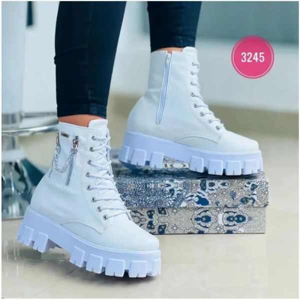 Stiefel Frauenstiefel 2023 Herbst Winter Neue Zipper Biker Boots nicht schlupfhafte Punk -Heels Plattform Patent Lederkampfstiefel