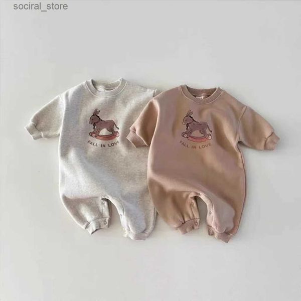 Rompers 2024 Spring New Baby Long Long Romanper Girl Girl Girl Fashion Stamping Stampa turistica in cotone tutina di vestiti per neonati 0-24m L240402