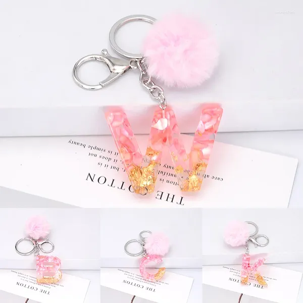 Schlüsselanhänger 1 stück rosa pompom buchstabe schlüsselanhänger englisch alphabet schlüsselanhänger mit plüschkugel glitzernden farbverlauf harz auto spiegel handtaschenanhänger