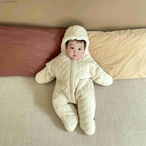 Rompers 2023 Winter New Baby с длинным рукавом с капюшоном новорожденный плюс бархатный теплый спальный мешок для мальчика для мальчика Fleece Pumpsiet L240402