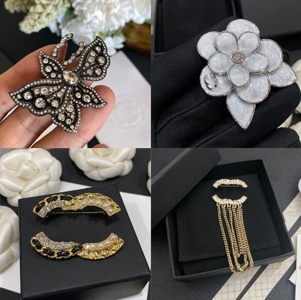 Designer di lusso Lettera di ottone spille Donne 18k oro oro a cristallo di strass di strass per la spilla rame Pin sposa sposa per matrimoni Accessori