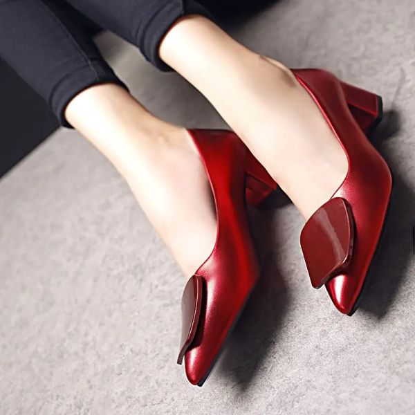 Pumps Schuhe für Frau 2023 Red Pointed Toe Women's Summer Footwear Office mit mittleren Heels quadratischer Versand und niedriger Preistrend e