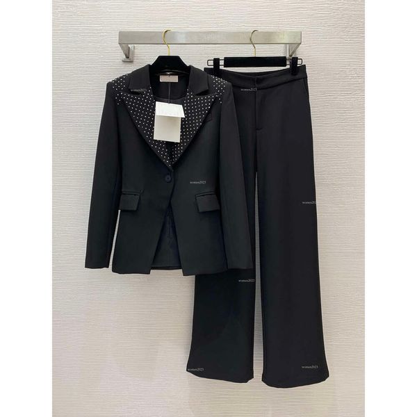 Brand Pant Suit feminino Ternos femininos Designer de duas peças Terno feminino Janta de decoração de cadeia de metal formal calças de perna larga reta de uma perna larga 03 de abril