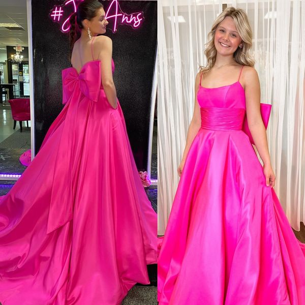 Taffeta Ballgown Prom Prom Plouge Bow Back Back ruch с талией Теаризоваточника Зимнее формальное вечернее вечеринка по взлетно-посадочной полосе черная гала-гала-гала