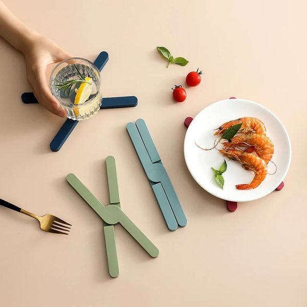 Yeni Katlanabilir Slip Olmayan Pot Pan Mat Masa Silikon Isı Dayanıklı Pad Çapraz Tutucu Coaster Placemat Bulaşık Tablo Mutfak Masası Trivetnon-Slip Isıl Dayanıklı Coaster