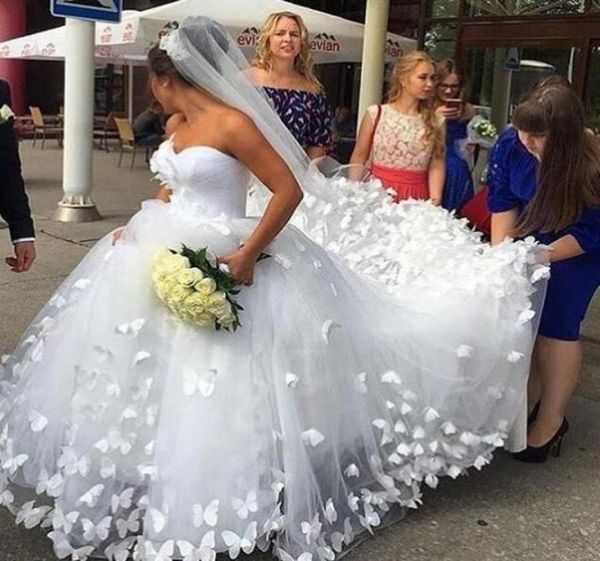2019 Amazing 3D Butterfly Appliques Court Train Princess Tulle Wedding Dresses Sweetheart Dubai Arabo Boho Princess Wedding Gowns7924556