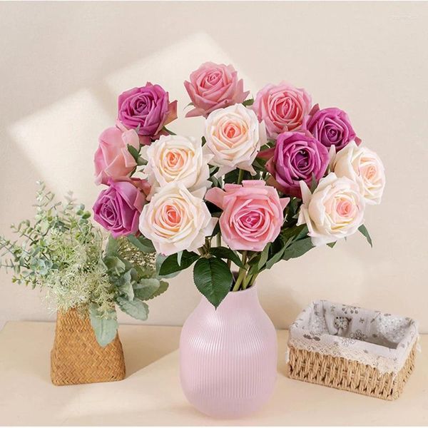 Flores decorativas qsm 3pcs Seda artificial de seda realista Cabeça de flores Sweetheart Roses Bouquet Longa caule para decoração de casamento em casa