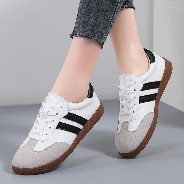 Lässige Schuhe flache Luxus Frauen 2024 Herbst Klassische Damen Sneakers Leder Retro Low geschnittene Spitze -up runde Zehengrau Weiß