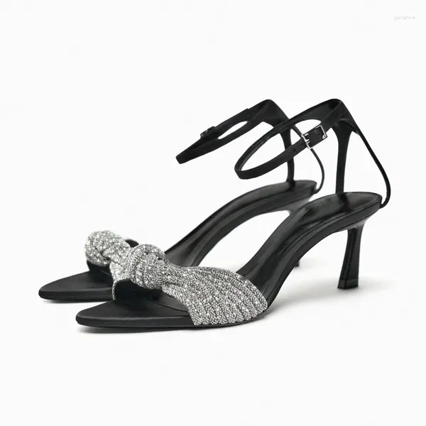 Vestido sapatos 2024 Summer Mulher Black Shiny Rhinestone Sandals Sandals Fashion Tip transparente Slingback Salto