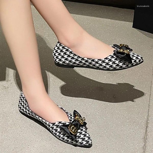 Freizeitschuhe für Frauen 2024 Frauenflats Frühlings- und Herbst -Außentoor Fliege Flacher Mund Spitzer Zeh Flat Heel Houndstooth