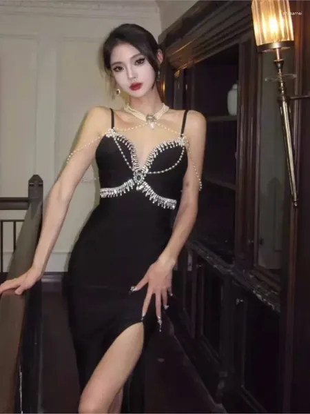 Lässige Kleider Luxus sexy Frühlingsabend Partykleid hochwertige Frauen gegen Nacken Spaghetti -Gurt Diamonds Perlenkette Split Midi Club
