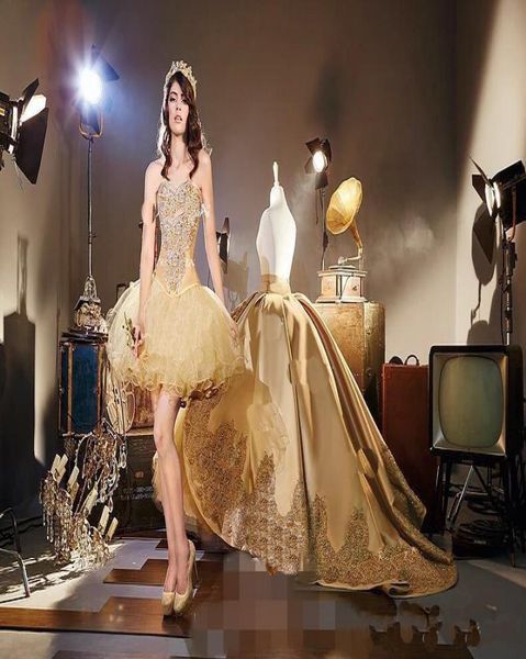 Vintage Gold Aplikes Korse Gotik Quinceanera Elbiseler Çıkarılabilir Katedral Tren Tatlı 16 Doğum Günü Partisi Pageant Masquerad4872025