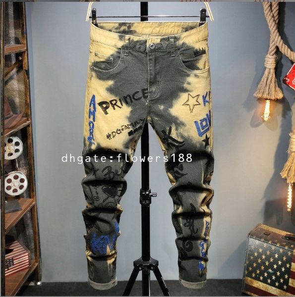 Herren Jeans Neue trendige Herrenhosen Ripped Patch Stretch Letter Sticked Bleistift Stretch Fashion Yellow Jeans Jeans Größe 46 Jeans Größe 48 Jeans Skinny Jeans Rock