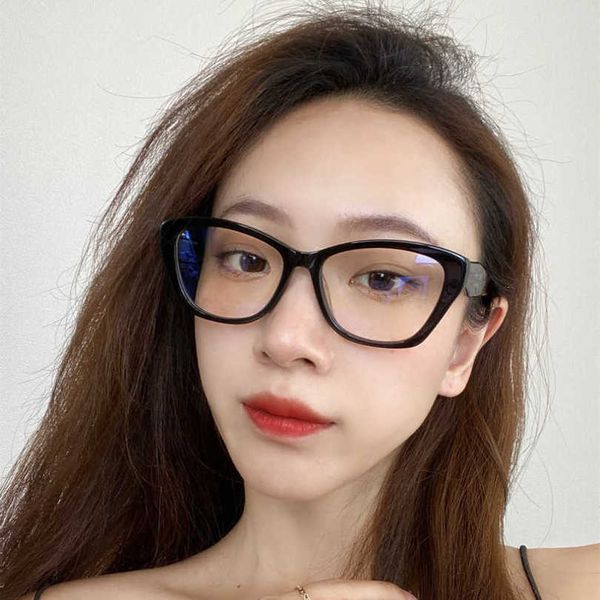 2024 Mode von Luxusdesigner neuer Männer- und Frauen -Sonnenbrille vor dem großen Chao -Gesicht zeigt ein dünnes rot