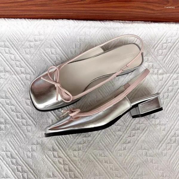 Повседневная обувь 2024 Летние женские квартиры Sliver Boat Square Speep Toe на квартиру для женского балета Удобные сандалии с луком