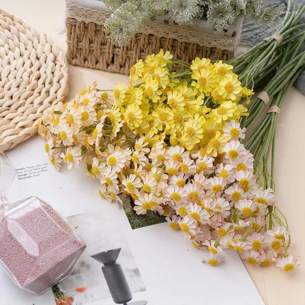 Flores decorativas 1pc Artificial Small Daisy Chamomile Flower Flower Bouquet Home Party Tabel Decor Decoração de casamento Fake Fake