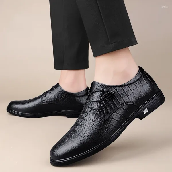 Sapatos casuais 2024 Couro genuíno da primavera para homens Amarre os elegantes negócios de escritório de casamento de Oxfords Gentleman