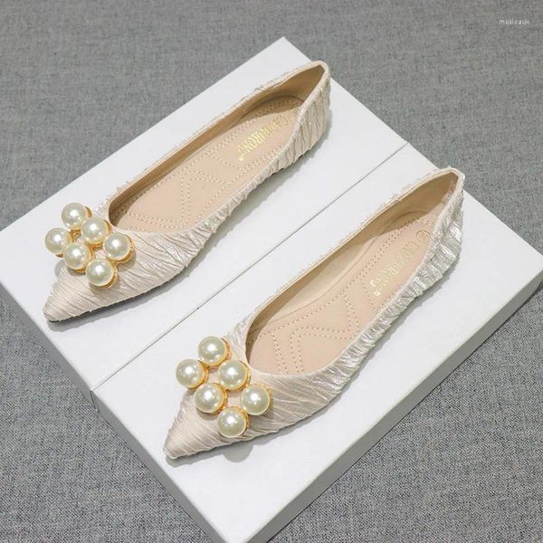 Scarpe casual di grandi perle decorazioni piatti da donna con punta di punta Slittamento da sposa in seta su moca