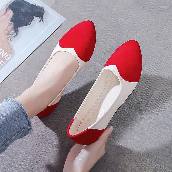 Sapatos casuais Mulheres vermelhas apartamentos foscos de palha de topo baixo europeu e americano feminino