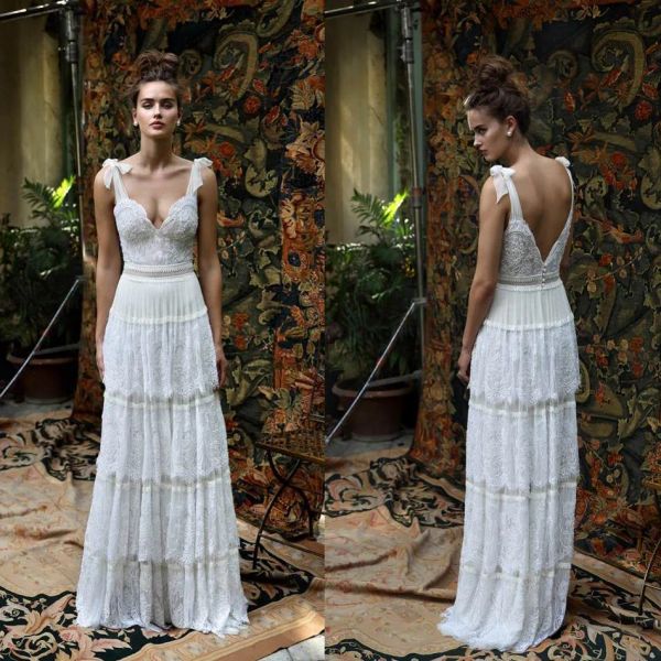 Abiti 2018 Abiti da sposa in pizzo Deep V Neck Lihi Hod Tiers Abito da sposa senza schienale Spazzano treni per perle da sposa