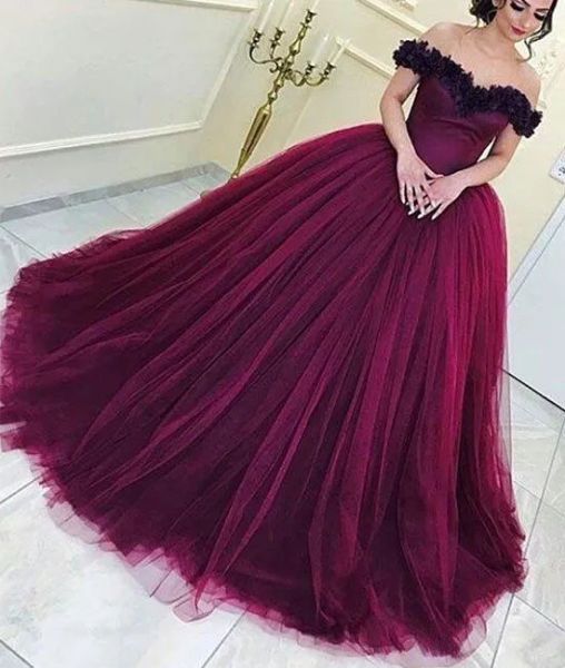 Kleider neuer burgunderfarbener trägerloser Ballkleid Prinzessin Quinceanera Kleider Spitzenmieder Baske Taille Rückenfreier langes Prom Kleider Ballkleid für pa