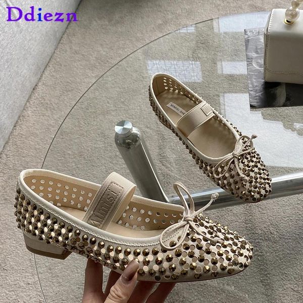 Scarpe casual 2024 Donne Flats Crystal Rivet in stile coreano Sandali Mary Janes Autumn Square Female Female Luxury Slide