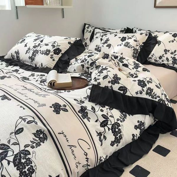 Bettwäschesets Designer-Bettwäsche Sets Neue Hepburn-Stil schwarze Spitzenskizze Wäsche vierköpfige Bettwäsche dreiteilige Quilt-Set-Bett-Waschbettbettbettblätter