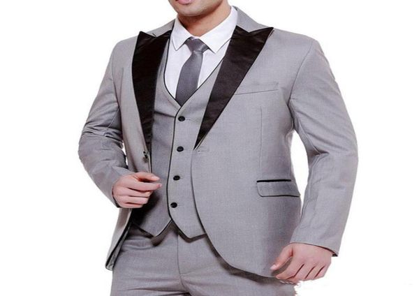 Dreiteilige graue Männer Hochzeitsanzüge Bräutigam 2018 Klassiker Black Peaked Lapel Hochzeitsbräutigam Tuxedos Business Party Anzug Jacketve6595535