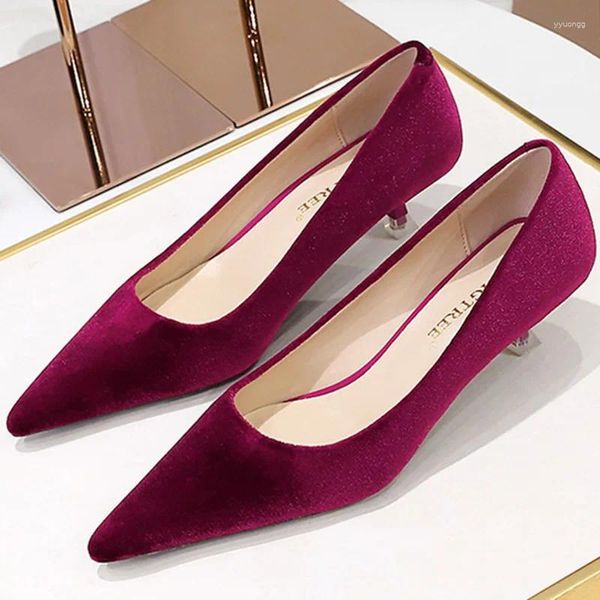 Отсуть туфли в западном стиле мода Женщины простота вечеринки насосы 4,5 см тонкие средние каблуки неглубокие заостренные бархатные дамы фиолетовые черные