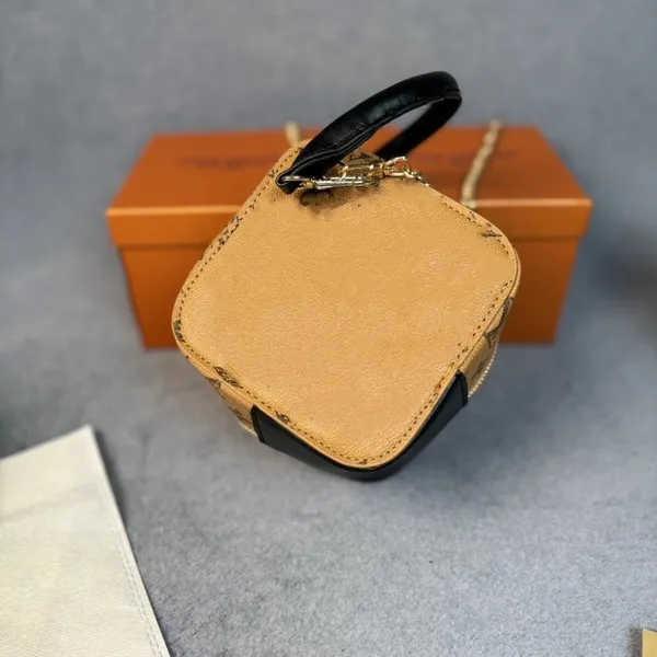Paris Designer Coin Cüzdanlar Bir zincir çapraz vücut çantaları olan kız için 14cm mini çanta iPhone kasası anahtarlık kutusu anahtar yüzük çantası 3 renk ve orijinal kutu moda çantaları ile çok sevimli