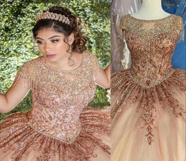 2021 Seksi Gül Altın Sizli Dantel Dantel Quinceanera Beyaz Elbise Sevgilim Kristal Boncuklar Kısa Kollu Tatlı 16 Parti Elbise Balo E7827342