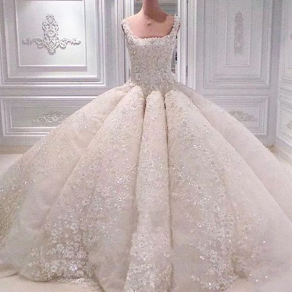 Kleider hinreißten Kristallperlen Brautkleider sexy wunderschöne Blütenblätter Applique Spitzen Ballkleid Hochzeitskleid Luxus Dubai Prinzessin Fluffy WE WE