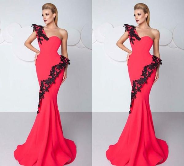 2018 sexy rote Meerjungfrau Abschlussball Kleider Ein Schulter -Sweep -Zug Frauen Abendkleider Applique Spitze in China Elegantes Partykleid 4549719