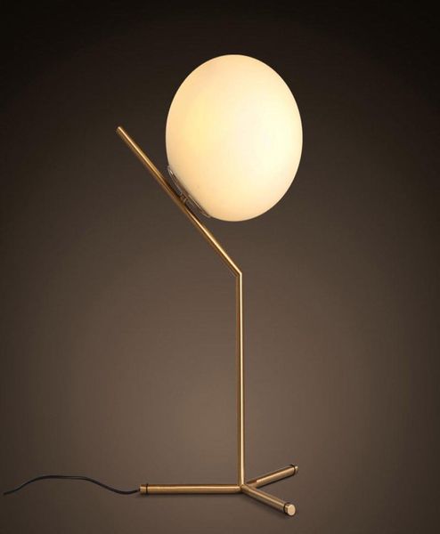 Современный белый стеклянный настольный лампа Глобус Светодиодная латунная лампа Столовая постель для гостиной TA0685002853