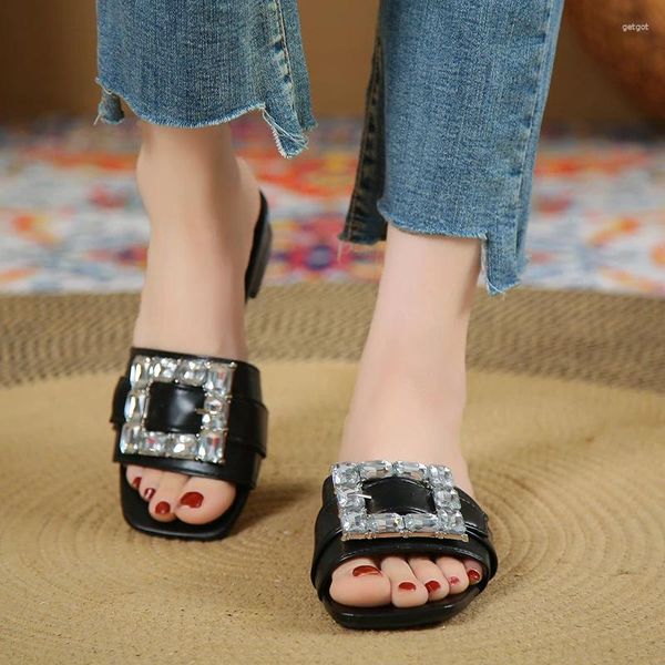 Hausschuhe Silber 2024 Frauen Summer Square Strsestones Schnalle Design Low Heel Mode Komfort Blaue Schuhe schwarze weibliche Sandalie