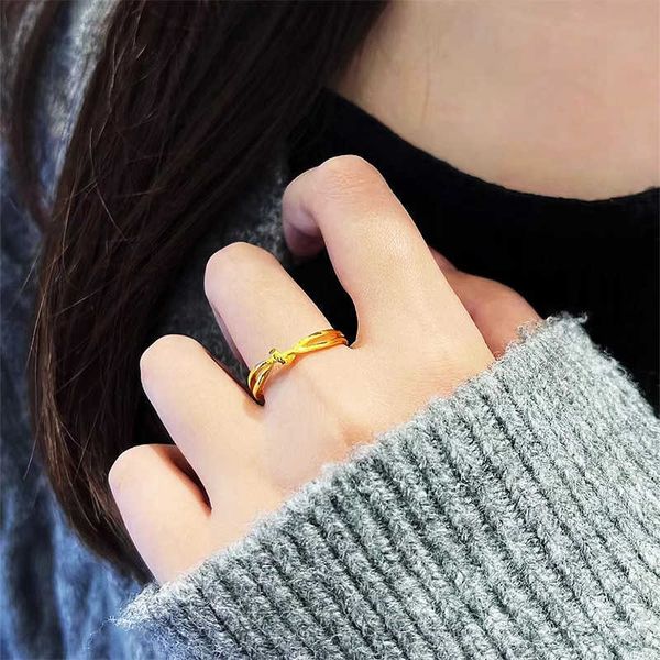 Serie Love Endless Twist Ring für Frauen Titanium Stahl plattiert 18 Karat Gold verpackt modische und minimalistische Ring -Paar Ring