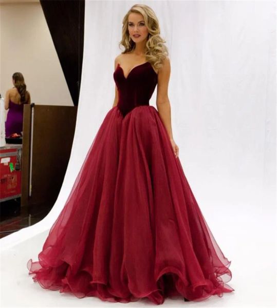 Kleider trägerloser eleganter Samt und Tüll Burgundy Prom Kleider Vwaistline sexy Abendkleid Reißverschluss/Schnürfest -Festzug Partykleid