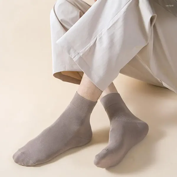 Мужские носки эластичные высокие эластичности унисекс хлопок для бизнес-видов спорта с антиотверженным дышащим дизайном в середине труба без запаха твердое вещество