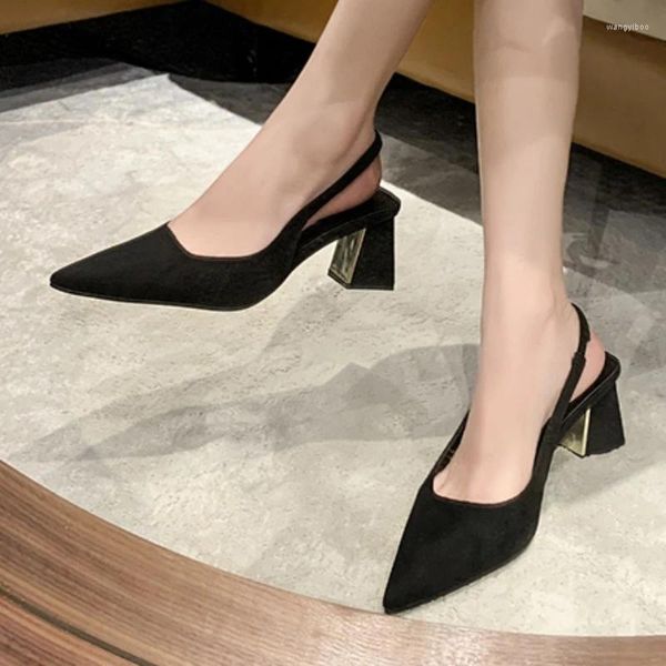 Scarpe da vestito signore in vendita 2024 marchio slip women's pompes a autunno puntato di punta solido gregge tacchi pesanti tacco alto tacco donna