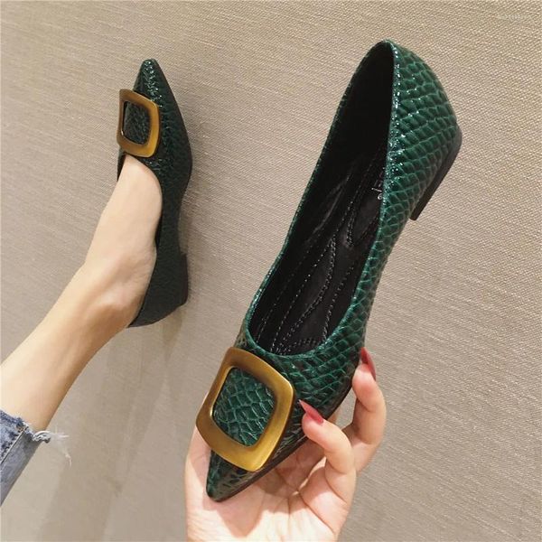 Casual Shoes 2024 Frühlingswesens All-Match Green Green British Style Spitz kleiner Leder flacher Arbeit schwarz Single