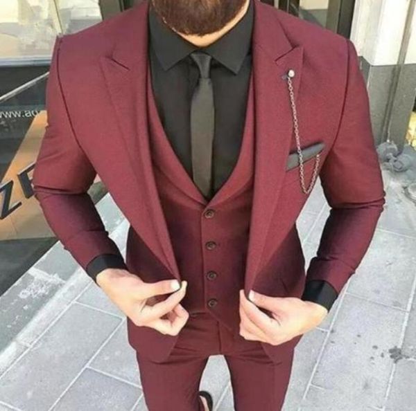 Xly 2019 Wine Red Slim Fit Wedding Mens Suit de baile 3Pieces Blazer JacketPantvest Groom Tuxedos Men traje trajes de negócios masculino T7570241