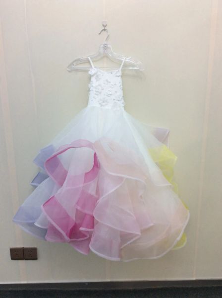 Vestidos de inspimento curto espelho de cintura organza arco -íris