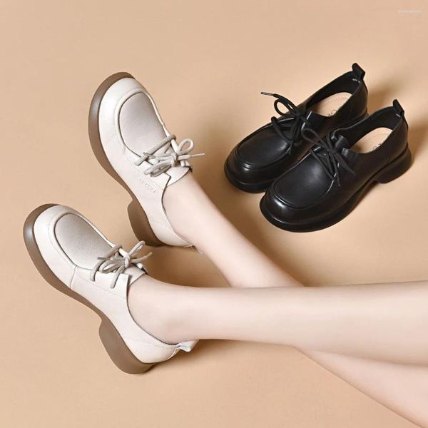 Lässige Schuhe rundes Kopf kleiner Leder Frauen 2024 Frühlingsschnüre Loafer Schuhschicht Cowhide Flat Four Seasons En