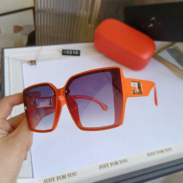 2024 10% de desconto em designer de luxo Novos óculos de sol masculinos e femininos 20% de desconto em letra laranja large larga moldura coreana redonda face slim resistente