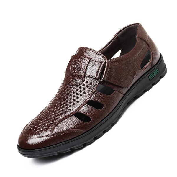 Sandali 2022 Nuovi sandali in pelle casual da uomo estate Sandali top strato scarpe da spiaggia in spiaggia maschile panni di pantofole traspirabili per uomini