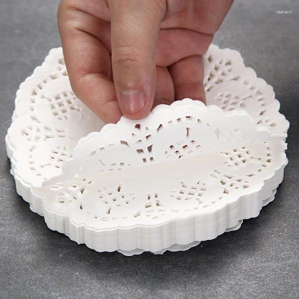 Backformen 150pcs runde Matte Papier Doily Spitzenrand Cupcake Pad für gebratenes Essen Dessert Kekse Party Hochzeitstisch Dekorkekuit Kuchen