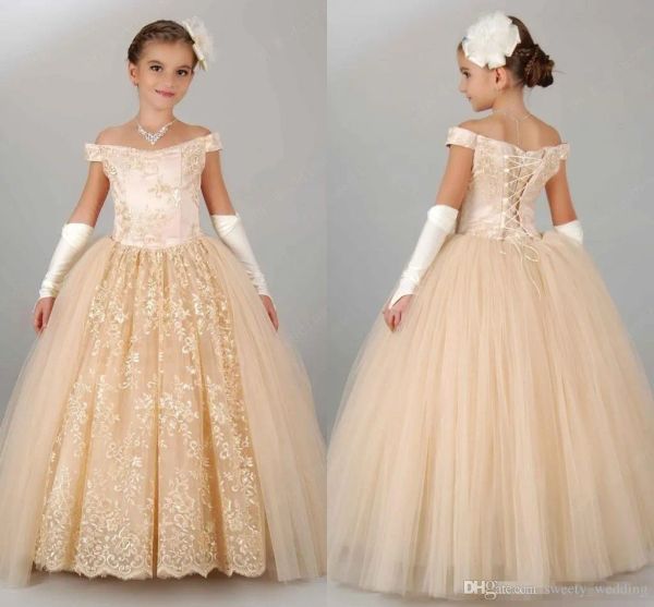 Kleider 2017 Neue Vintage Flower Girls Kleider für Hochzeit aus Schulterspitzen Champagner Prinzessin Party Kinder zum Geburtstag billige Mädchen Seite