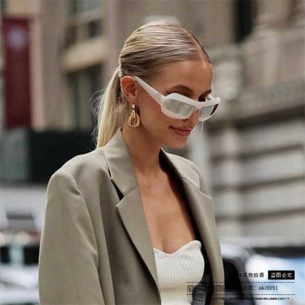 2024 Designer Mode Luxusdesignerin Neues P -Family Futuristic Technology Sonnenbrille Frauennetz Red gleicher Stil Persönlichkeit Box Sonnenbrille Spr30y