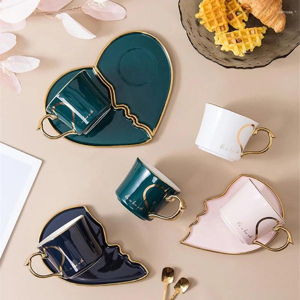 Cups Saucers kreative Keramik Kaffee Tasse Saucer Court Style Hochzeitsgeschenk Exquisite Becher Home Trinkkunst Leicht Luxus Paar